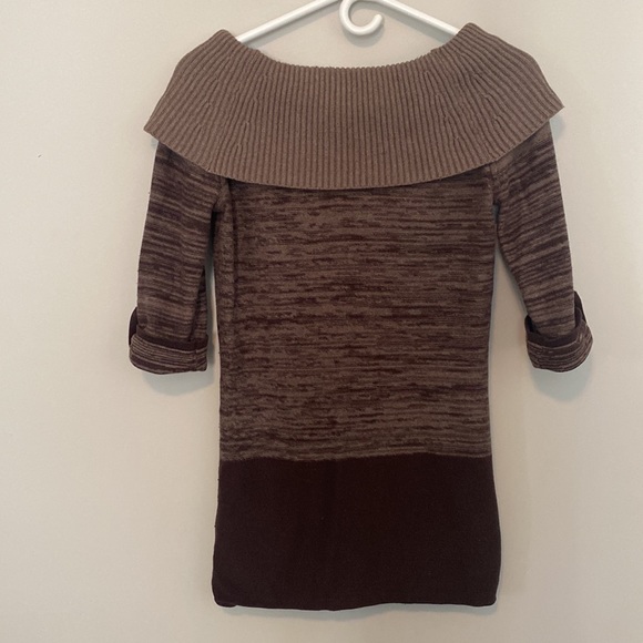 Le Chateau purple 3/4 length sweater with button detail on sleeves. Size XS. - Picture 2 of 6